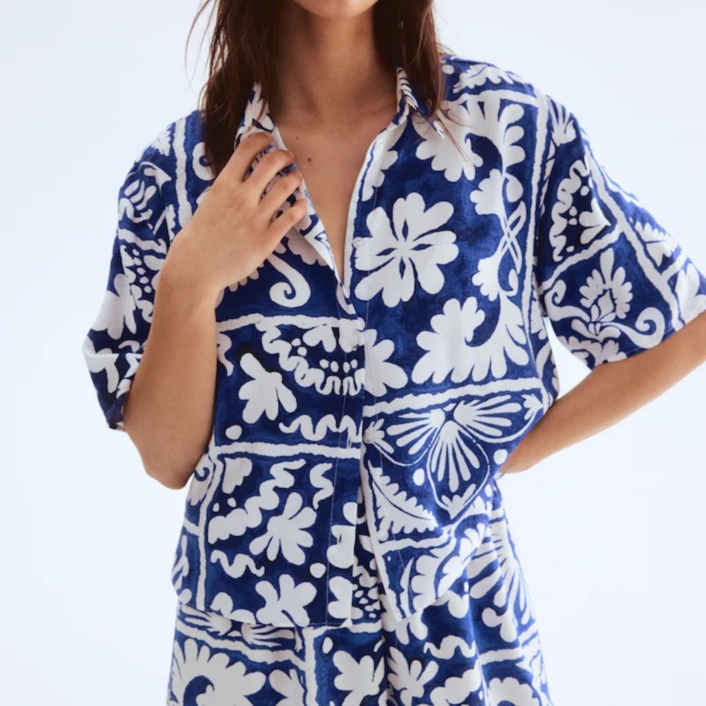H&M Blue and White Patterned shirt and shorts matching set XS